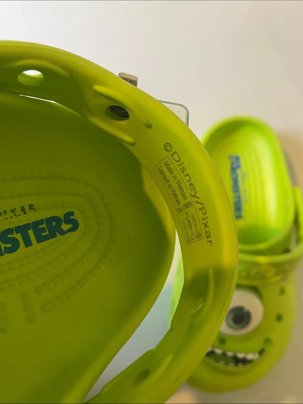 Crocs Mike Wazowski Classic Clog Kids 1 Lime Green Disney Pixar Monsters Inc